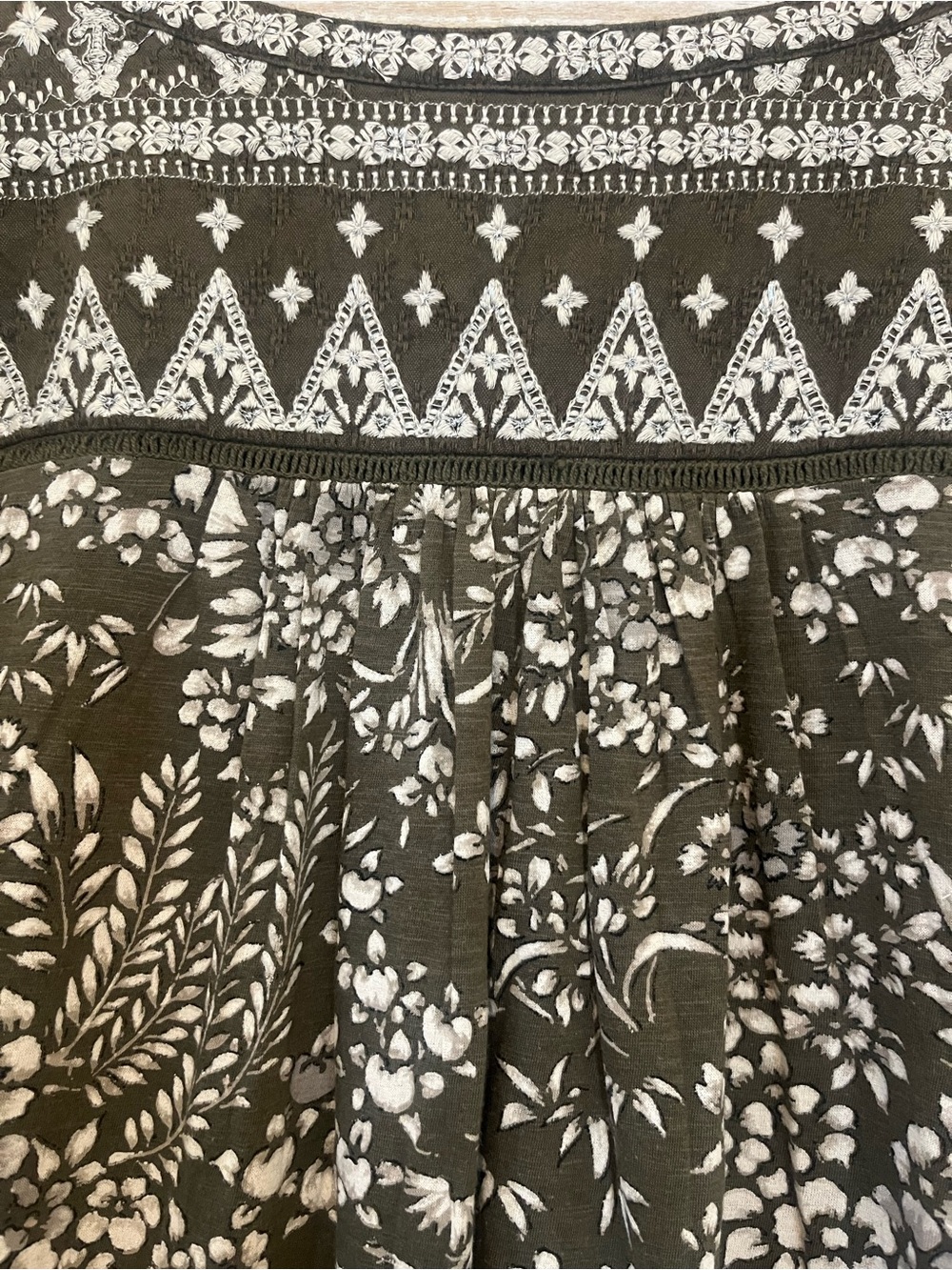 Lucky Brand Olive Green and Cream Floral Embroidered Top - Picture 7 of 9